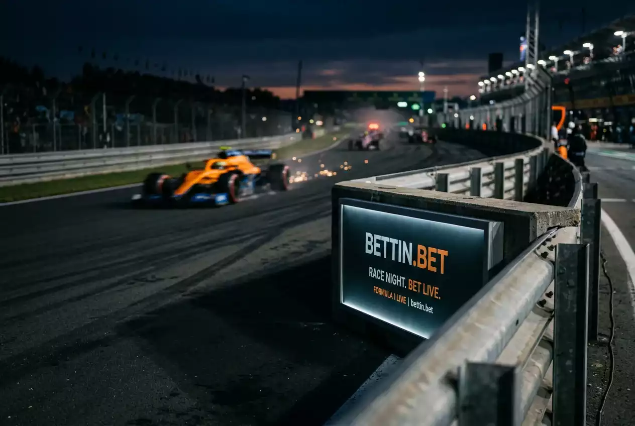 Valla publicitaria de apuestas junto a la pista durante un Gran Premio de Fórmula 1